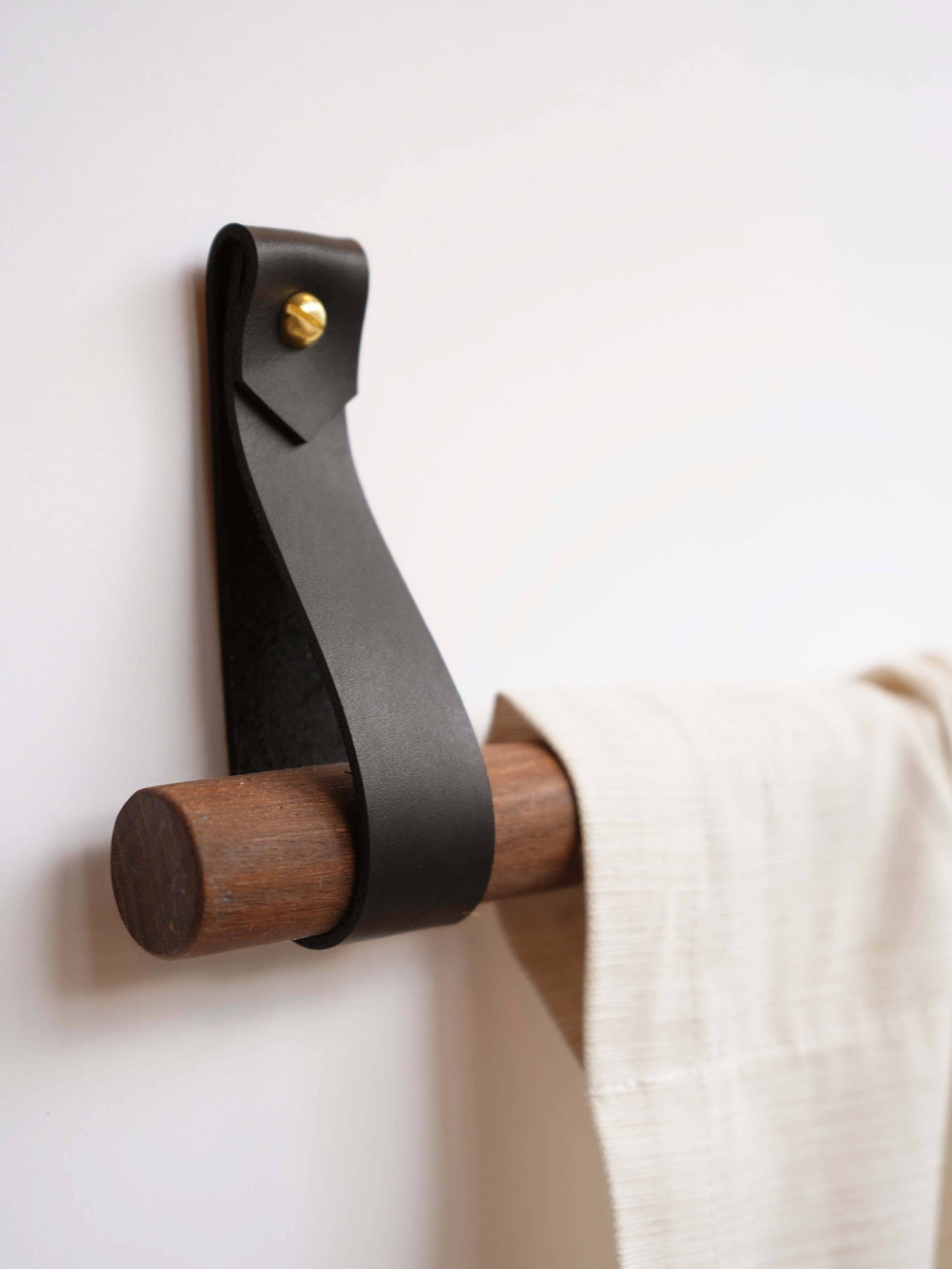 Keyaiira - Leather Curtain Rod Brackets [V End]: Brass / Black