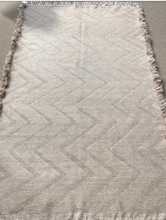 Dune 5' x 7'Chevron Wool Carpet A13