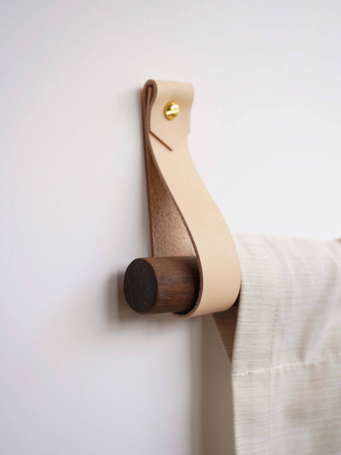 Keyaiira - Leather Curtain Rod Brackets [V End]: Brass / Black