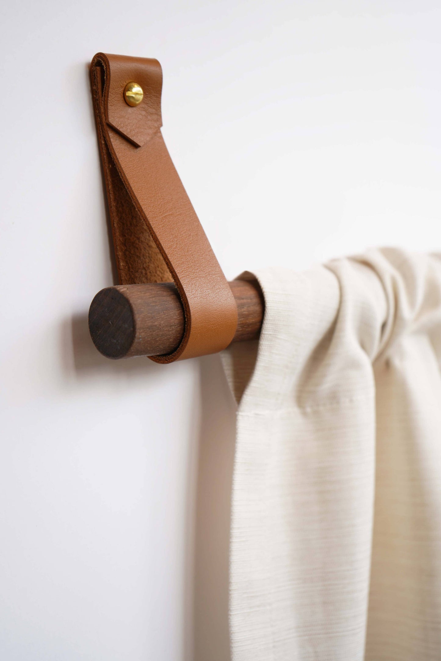 Keyaiira - Leather Curtain Rod Brackets [V End]: Brass / Black