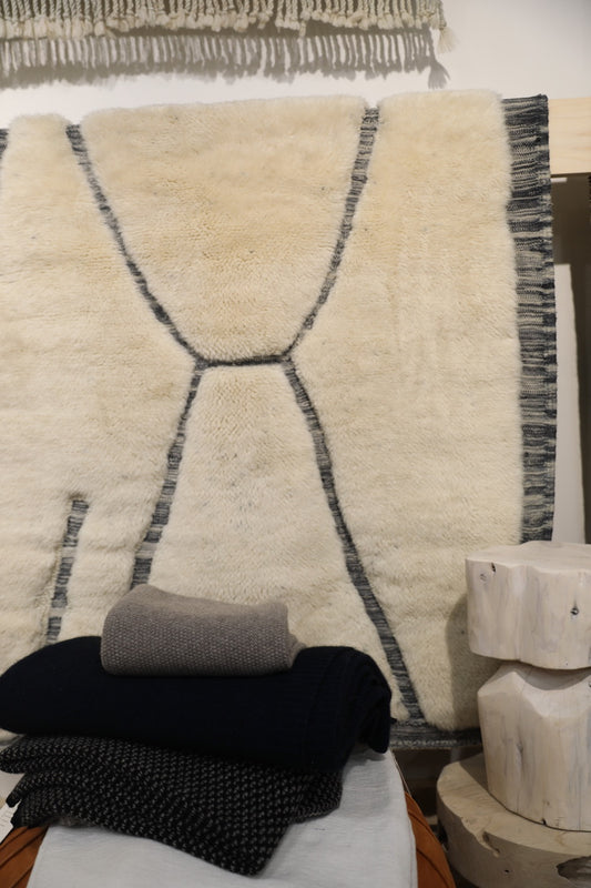 Plush silky wool Beni Moroccan carpet from Morocco. 5' x 7'
