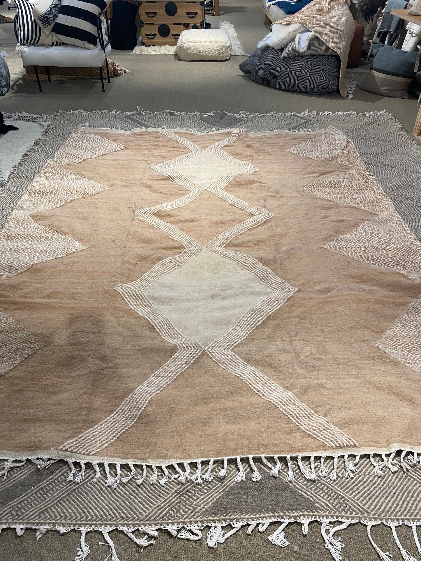 pink sand amazigh wool carpet 9' 6'' x 7' 4''
