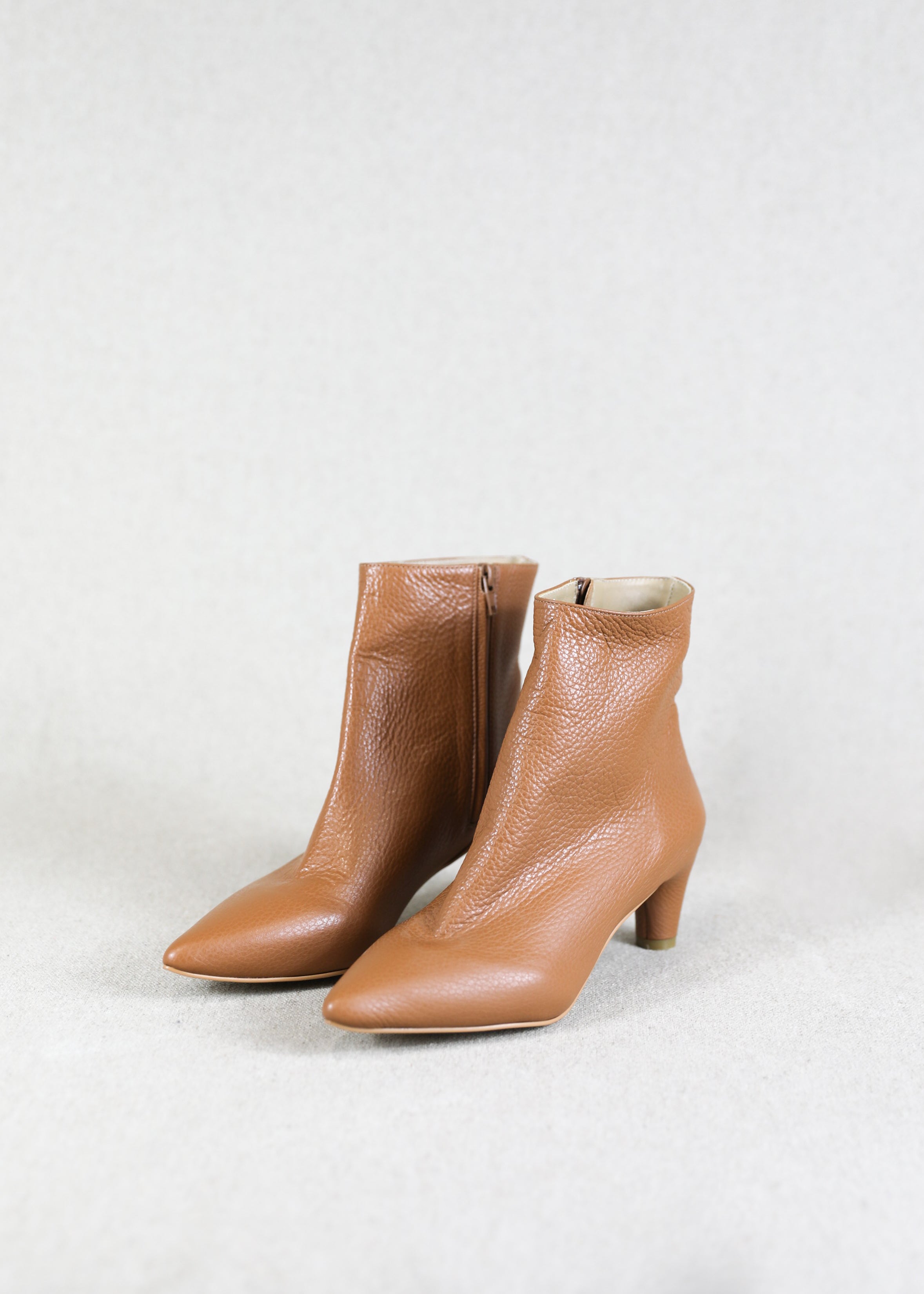 Botine camel 2024