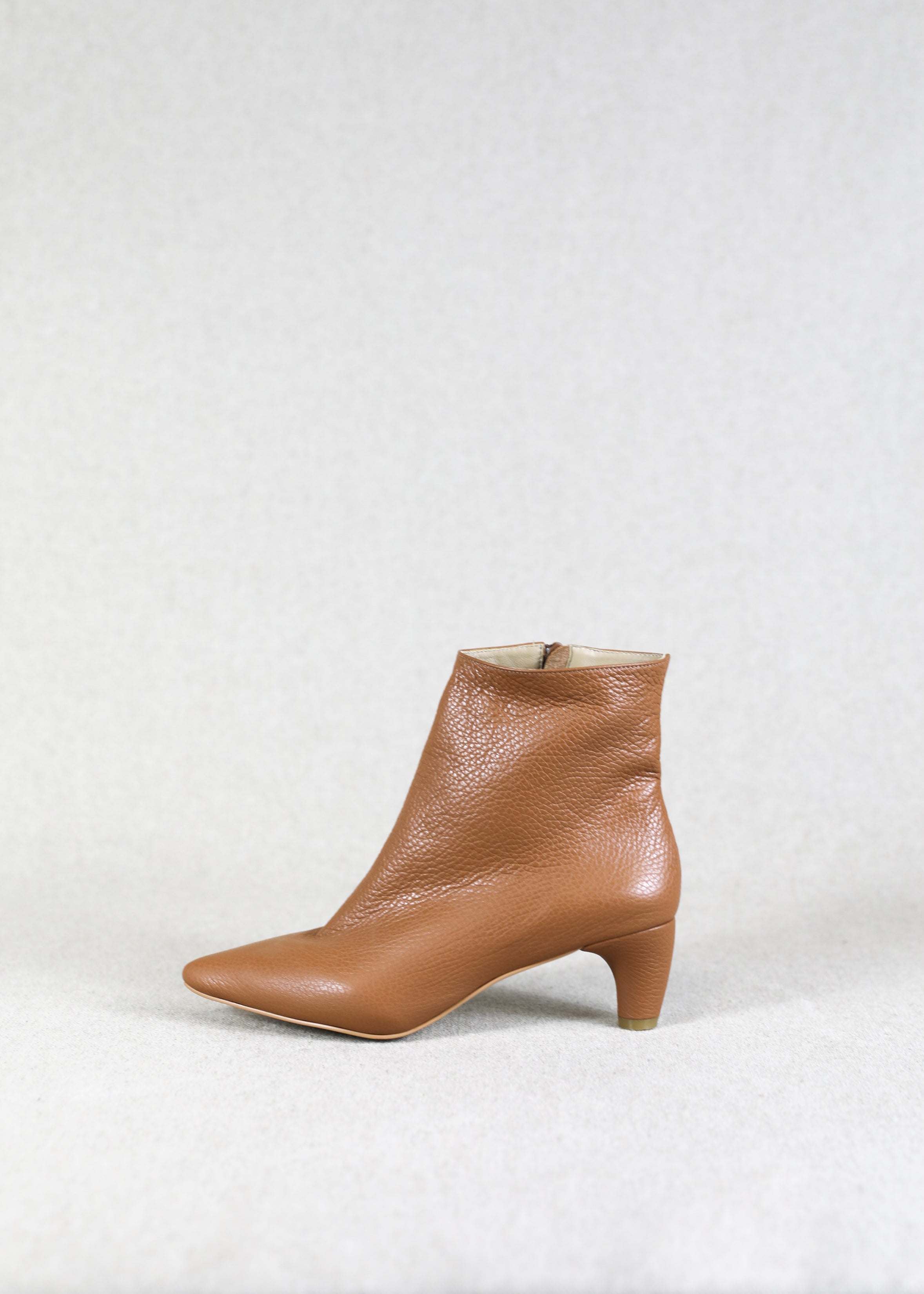 Botine camel 2024